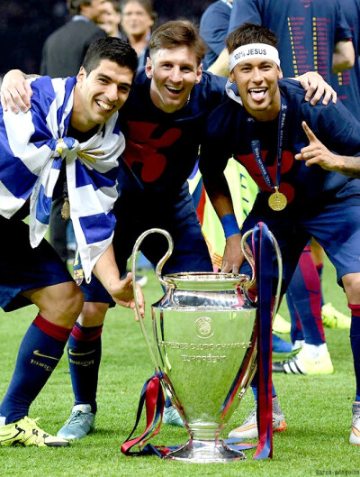 尤文官方：鲁加尼比目鱼肌受伤；据悉将至少缺席20天（尤文通报：鲁加尼比目鱼肌受损，预计至少伤停20天）