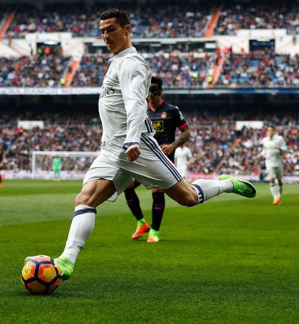 足球中超球队前锋脚踝受伤，赛季恐报销