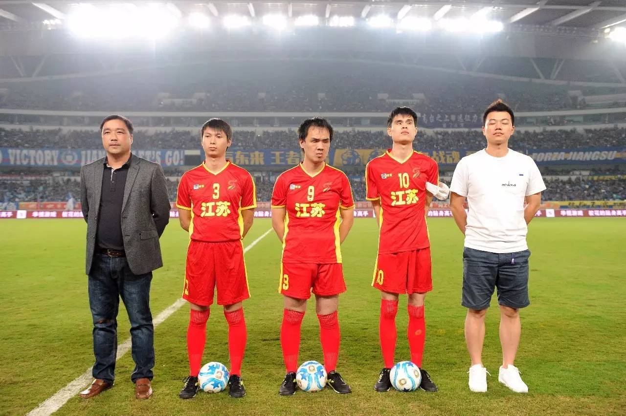 泰伦·卢：我也不知道第三节为啥崩了，这真的伤害了我们