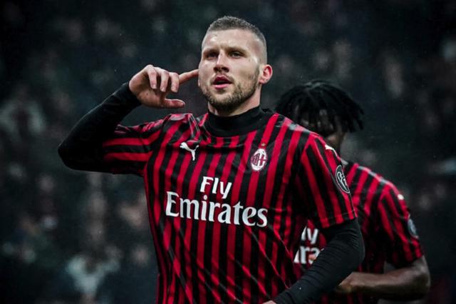 梅西的冠军总数比同期世界上任何俱乐部的冠军总数都要更多！