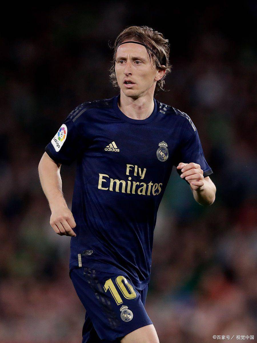 意媒：邓弗里斯的经纪人已换为巴拉特，为转会英超豪门做准备（意媒称邓弗里斯更换经纪人为巴拉特，疑为投奔英超豪门铺路）