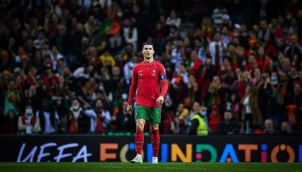 足球比赛中如何保持体能？（如何在足球比赛中维持体能？）