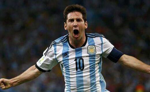 巴顿：李嗣镕一直很努力地训练，他的中超首秀应该是满分