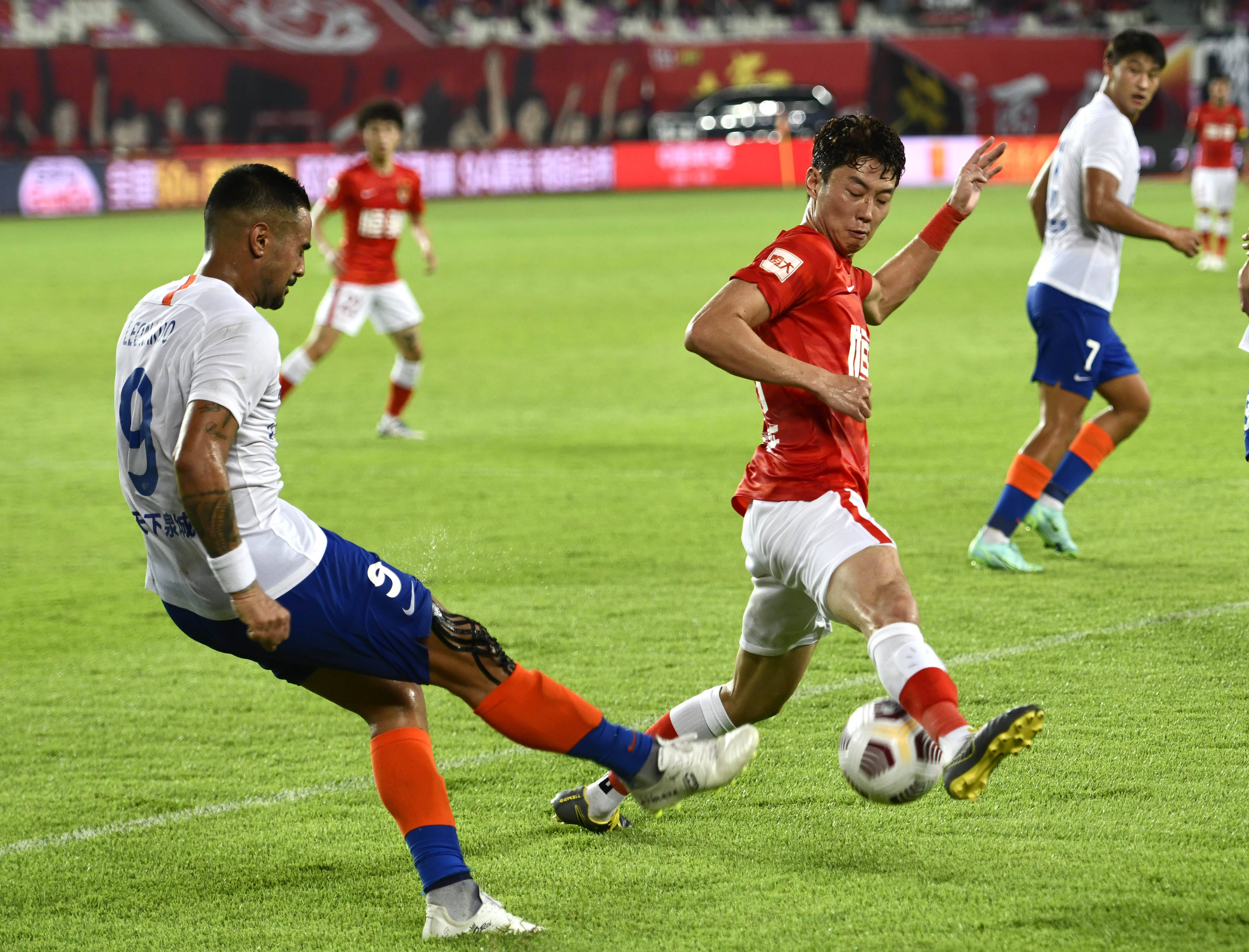 德国俱乐部上座人数排名：多特81365人居首，拜仁75000人次席（德国俱乐部观赛人数排行：多特81365人领跑，拜仁75000人位列第二）